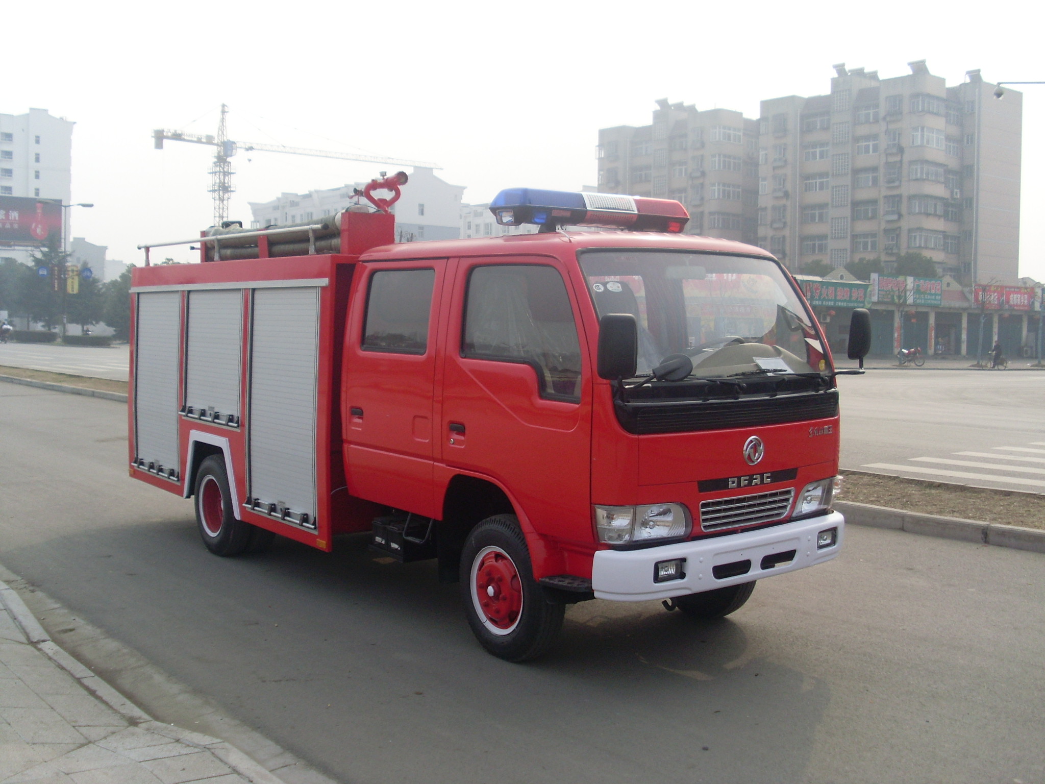 供應(yīng)東風小多利卡/銳鈴3噸水罐消防車