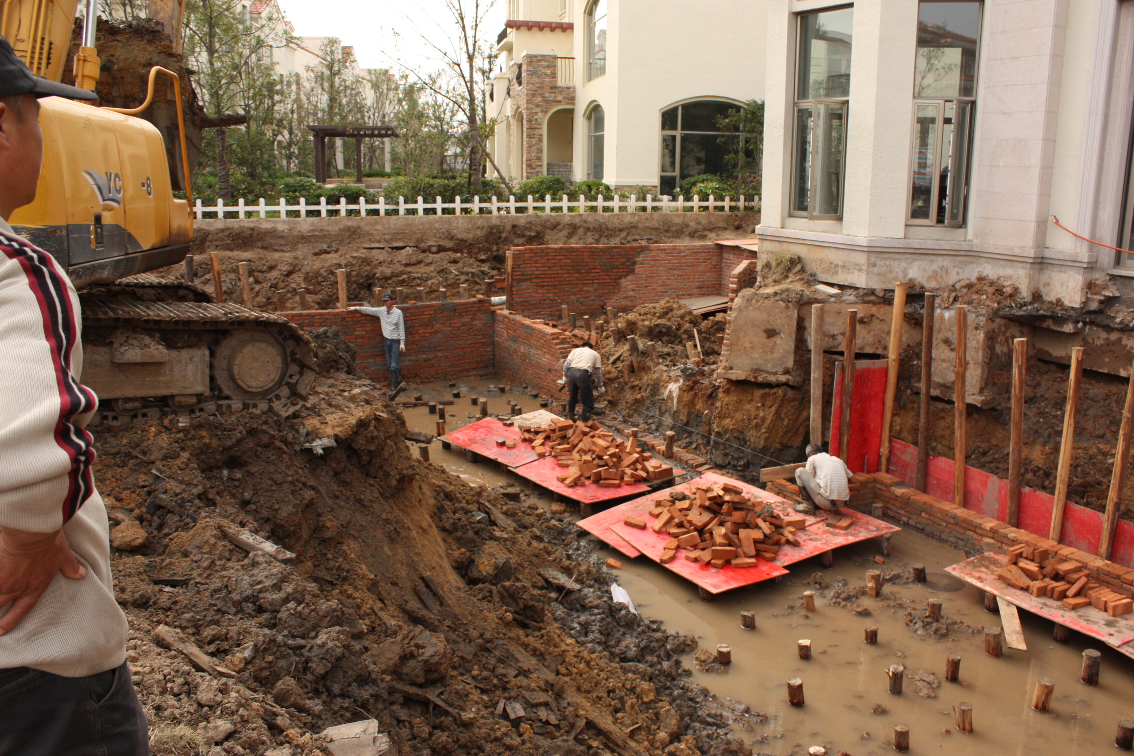 供應用于別墅建筑的土建工程、建筑工程、魚池基礎