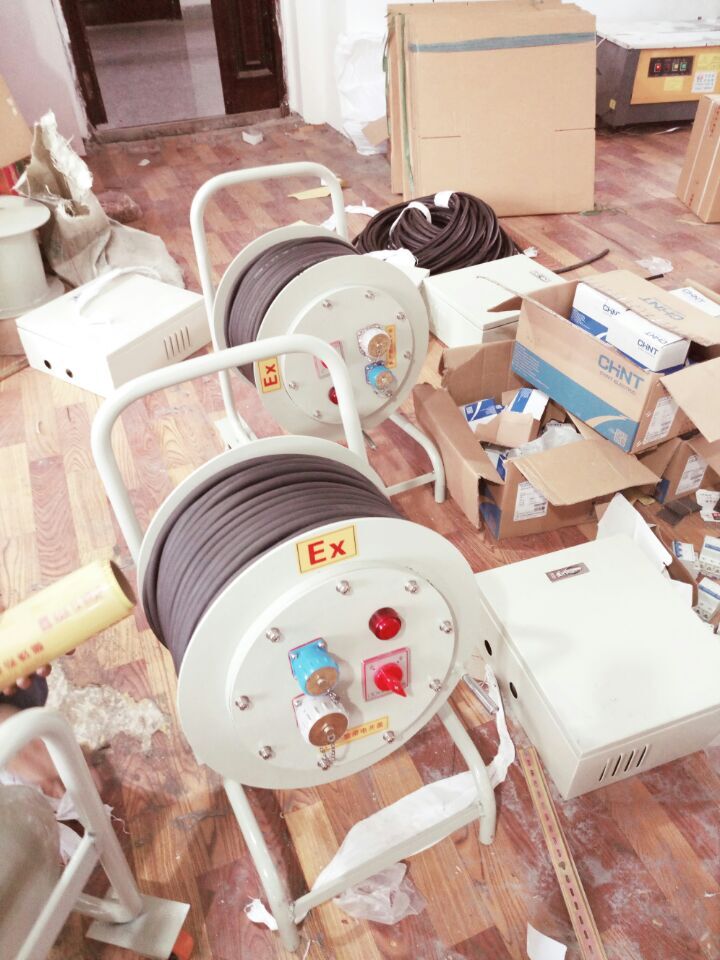 供應(yīng)用于檢修電器的BXD58-16A防爆移動(dòng)電纜盤