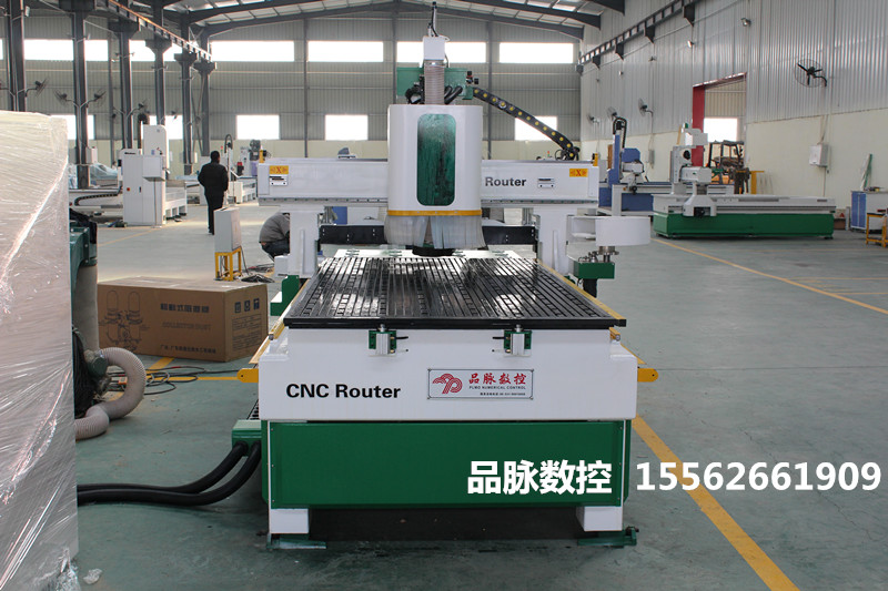 供應(yīng)北京吸塑門板雕刻機-加工中心