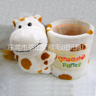毛絨公仔生產(chǎn)商提供毛絨筆筒定制  筆筒玩具加工定做