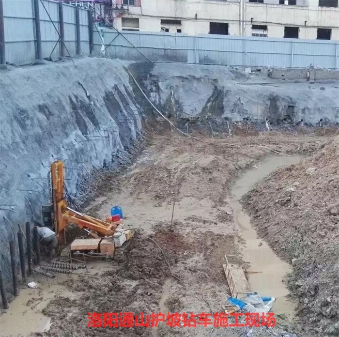 履帶式鉆車-小型液壓錨固鉆機(jī)-護(hù)坡工程履帶鉆車-自主研發(fā)一體式液壓履帶鉆機(jī)