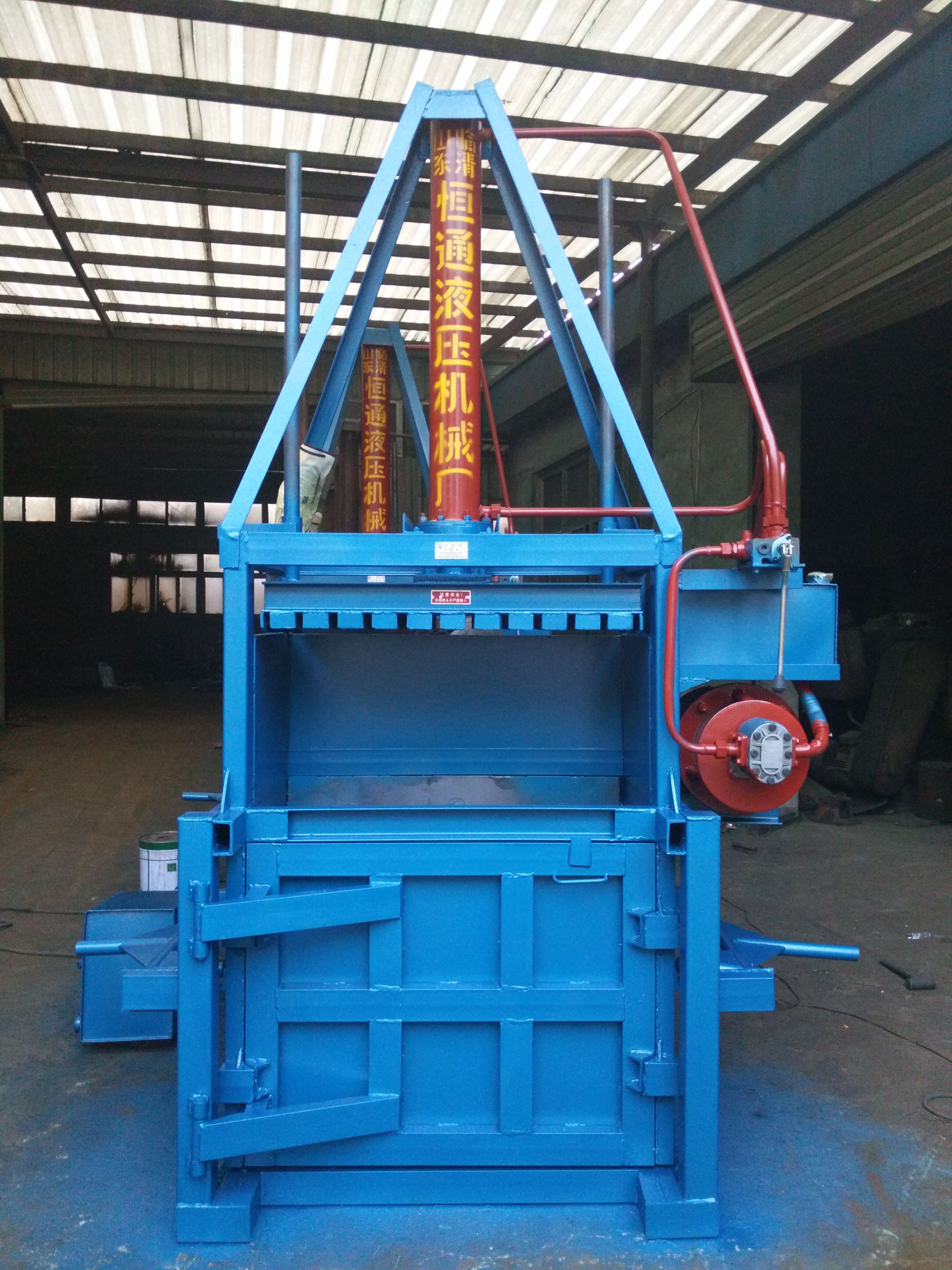 供應(yīng)10噸山東臨清手動(dòng)*材液壓打包機(jī)壓力機(jī)