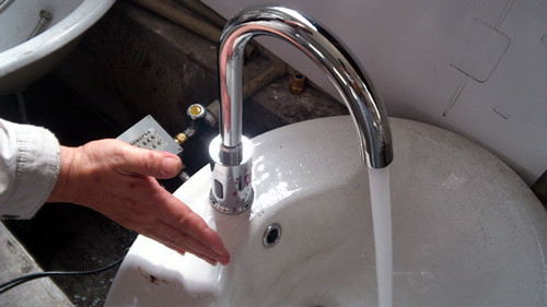 醫(yī)用側(cè)面感應(yīng)水龍頭