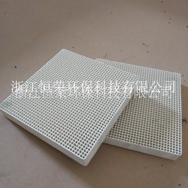 蜂窩陶瓷催化劑浙江恒榮廠家直銷多孔狀催化燃燒助劑塊廢氣