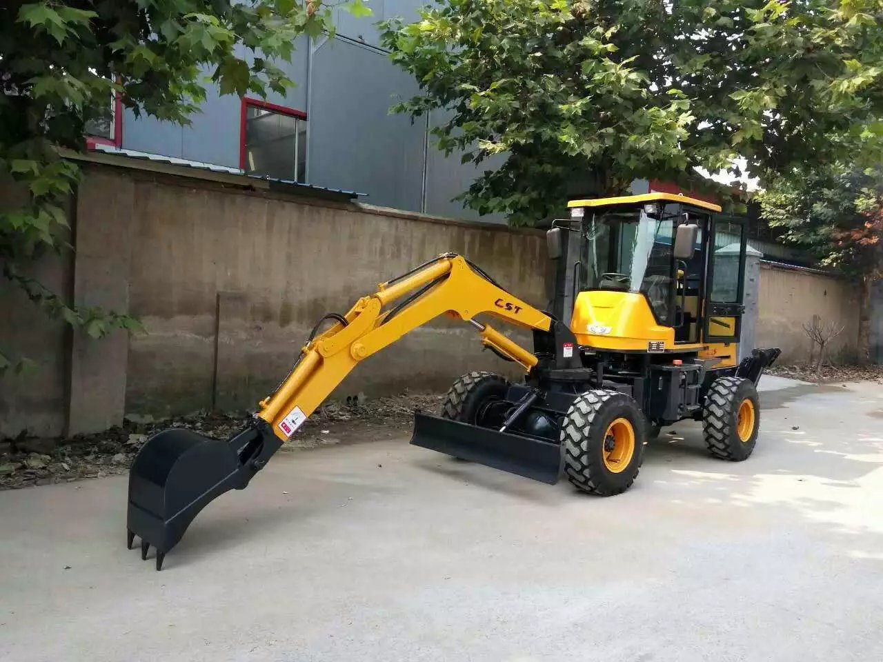 輪胎式挖掘機(jī) 抓裝機(jī) 小型挖掘機(jī)經(jīng)濟(jì)實用性能優(yōu)越*惠