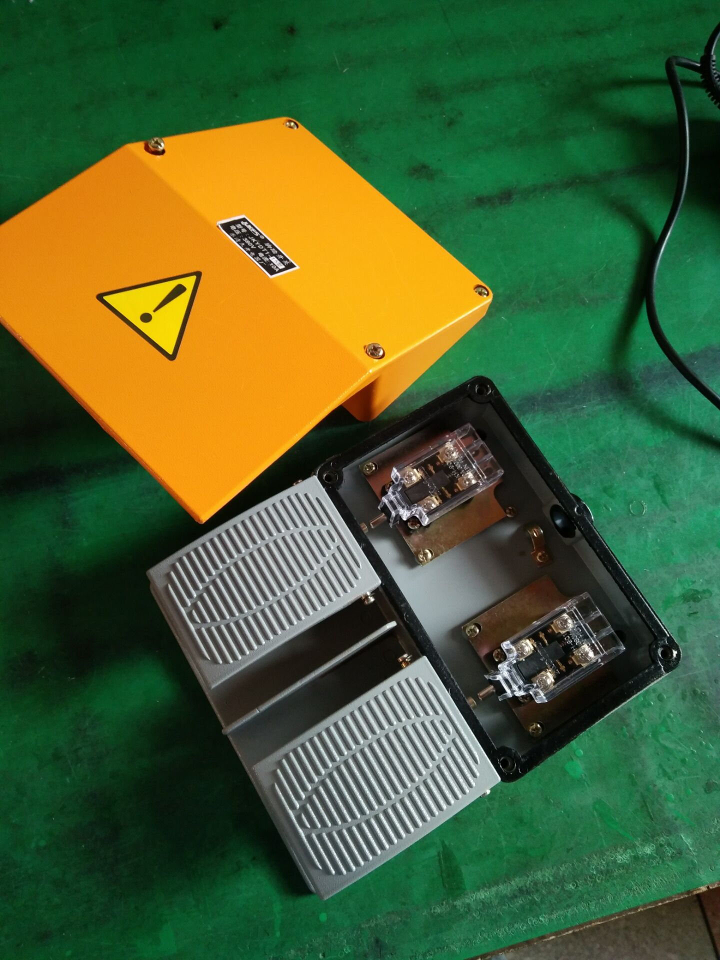 YDT1-15腳踏開關(guān) YDT1-15腳踏開關(guān)廠家直銷