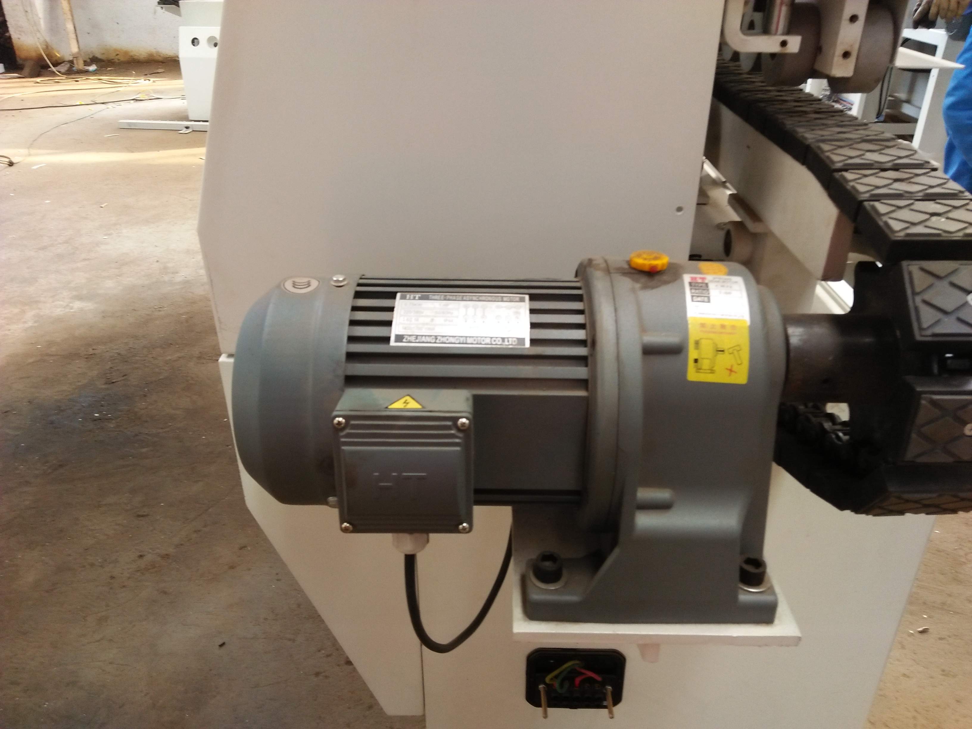 河南專業(yè)生產(chǎn)封邊機廠家，河南專業(yè)生產(chǎn)半自動封邊廠家，河南半自動封邊廠家直銷