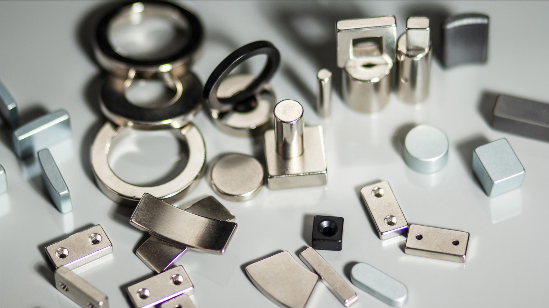 東莞回收磁鐵，布吉白磁回收，塘廈釹鐵硼回收  深圳回收強(qiáng)磁 磁鐵