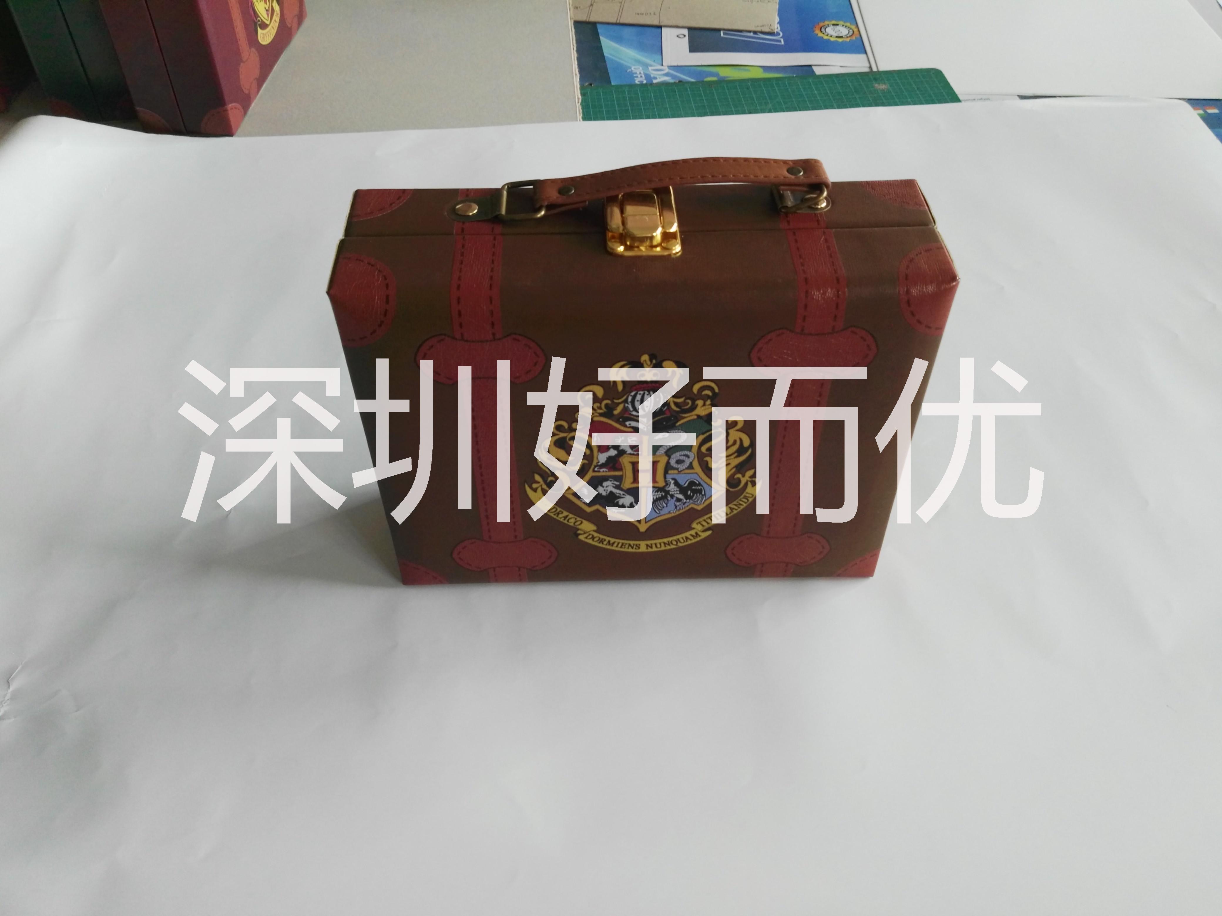 包裝禮品盒生產(chǎn)訂制  深圳印刷包裝禮品盒定制廠家 黑色翻蓋禮品盒 深圳多色印刷*PU皮禮品盒行李
