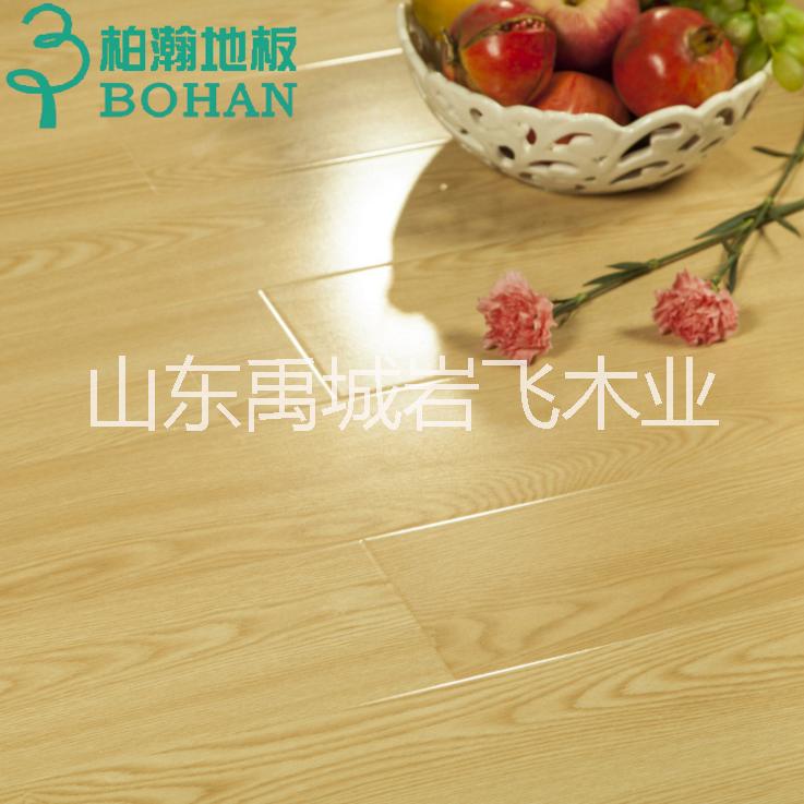 強化復合地板家裝環(huán)保木地板12mm廠家直銷招收加盟商