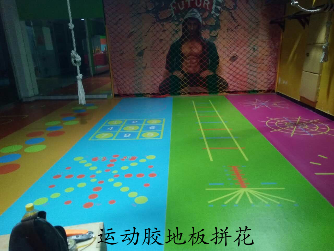 運動膠地板拼花  運動地板施工  健身房地面施工