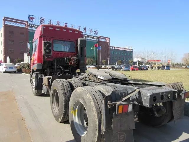 轉(zhuǎn)讓二手解放捍衛(wèi)雙驅(qū)牽引車 轉(zhuǎn)讓二手解放捍衛(wèi)雙驅(qū)牽引車 半掛 手續(xù)齊全 一手車