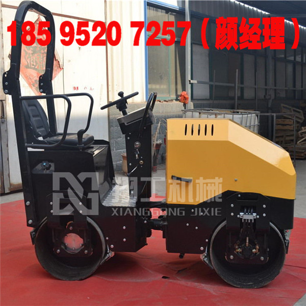 全液壓座駕壓路機(jī)900