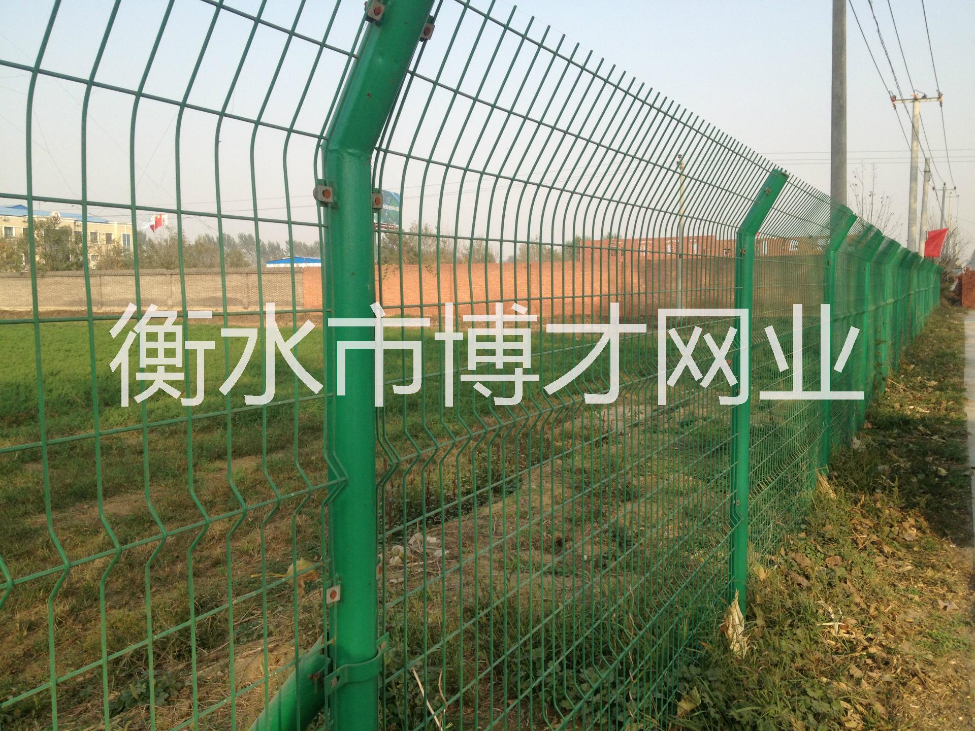 江陰鐵絲網(wǎng)多錢一米、哪里有賣鐵絲網(wǎng)圍欄的廠家？