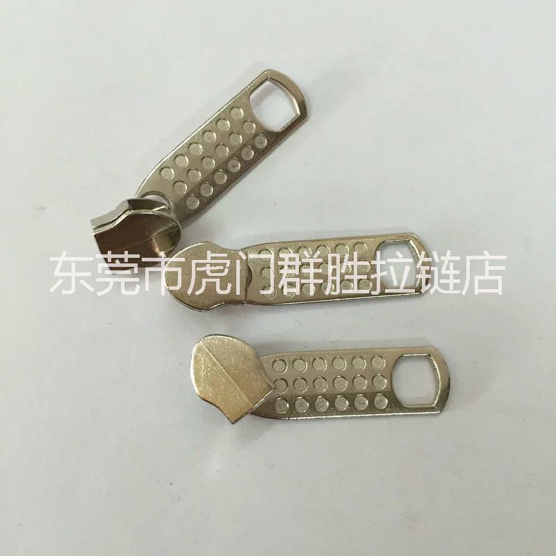 【廠家直銷】5#尼龍鋅合金拉鏈頭 十八孔金屬拉片 簡單時(shí)尚片