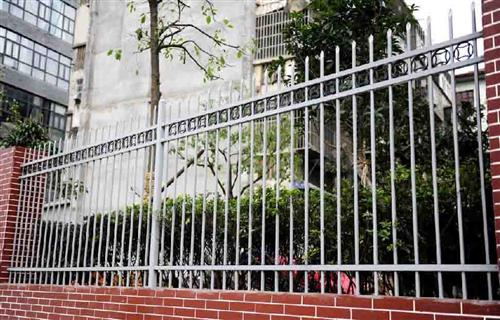安徽 淮北偉創(chuàng)鐵藝護欄 鋅鋼護欄 陽臺護欄 鐵藝大門 鐵藝防盜窗 綠化花園護欄