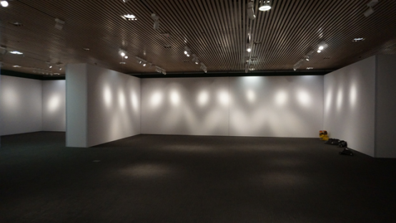 2017年新型環(huán)保展臺烤漆展臺