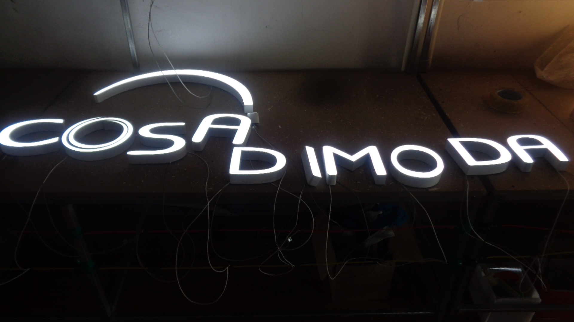 樹(shù)脂發(fā)光字工藝精湛品質(zhì)優(yōu)良