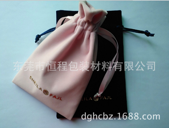 東莞棉布底絨布袋定制廠家 *束口拉繩袋供應(yīng)商 禮品飾品包裝袋 棉布底絨布袋生產(chǎn)廠家 東莞棉布底絨布袋供應(yīng)商