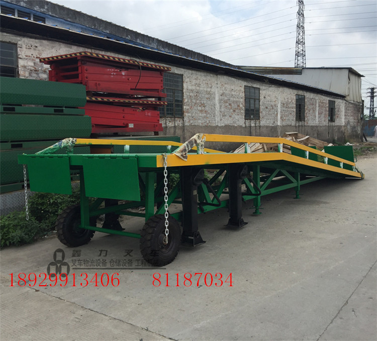 移動(dòng)式登車(chē)橋   貨柜車(chē)升降平臺(tái)