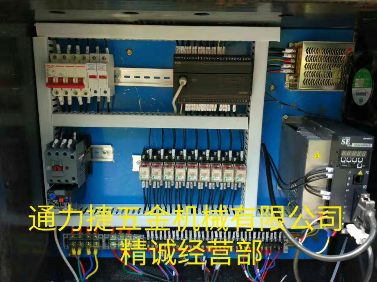 不銹鋼方管沖孔機(jī) 鐵管裁斷液壓沖床 半自動(dòng)沖孔設(shè)備