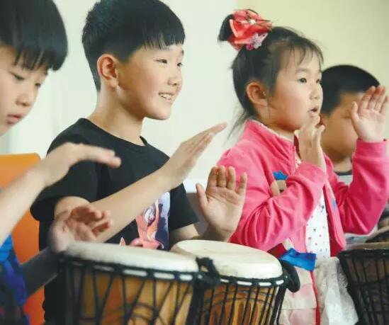 少兒非洲鼓學(xué)習(xí)班，濟(jì)南童音兒童學(xué)習(xí)打非洲鼓專業(yè)培訓(xùn)