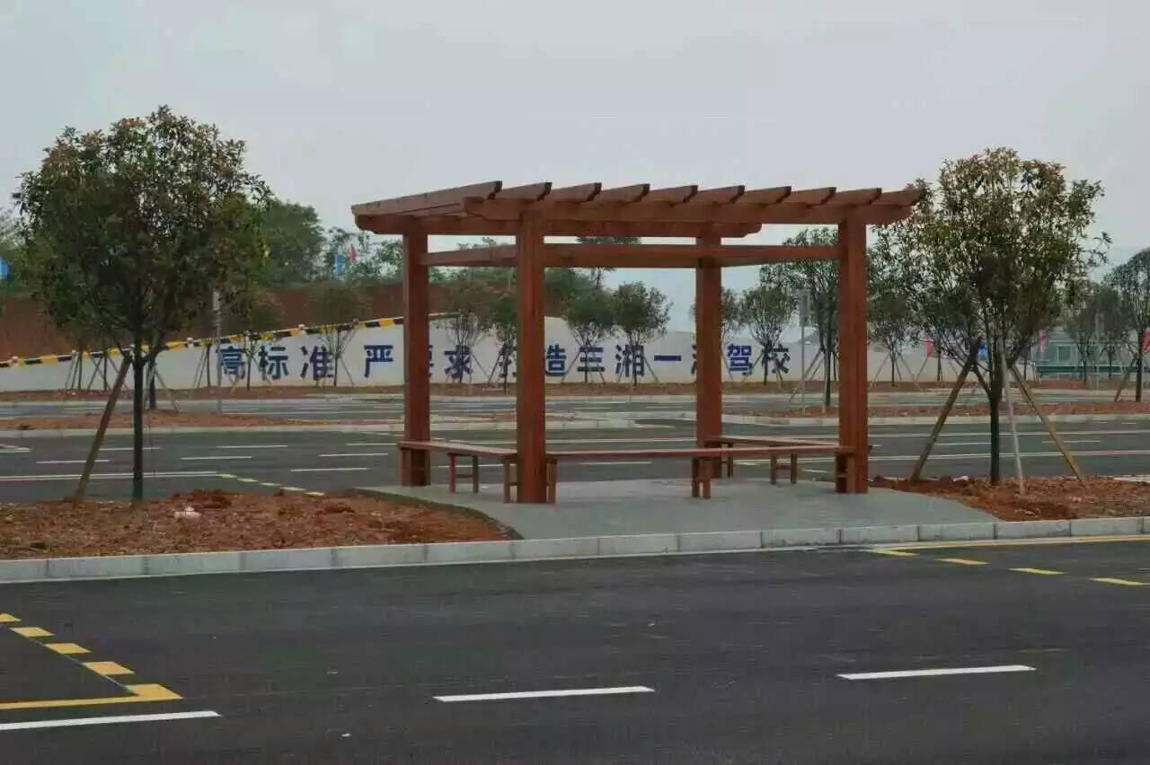 常德防腐木花架葡萄架陽(yáng)光房廊架等，防腐木長(zhǎng)廊廊道護(hù)欄欄桿圍欄地板等