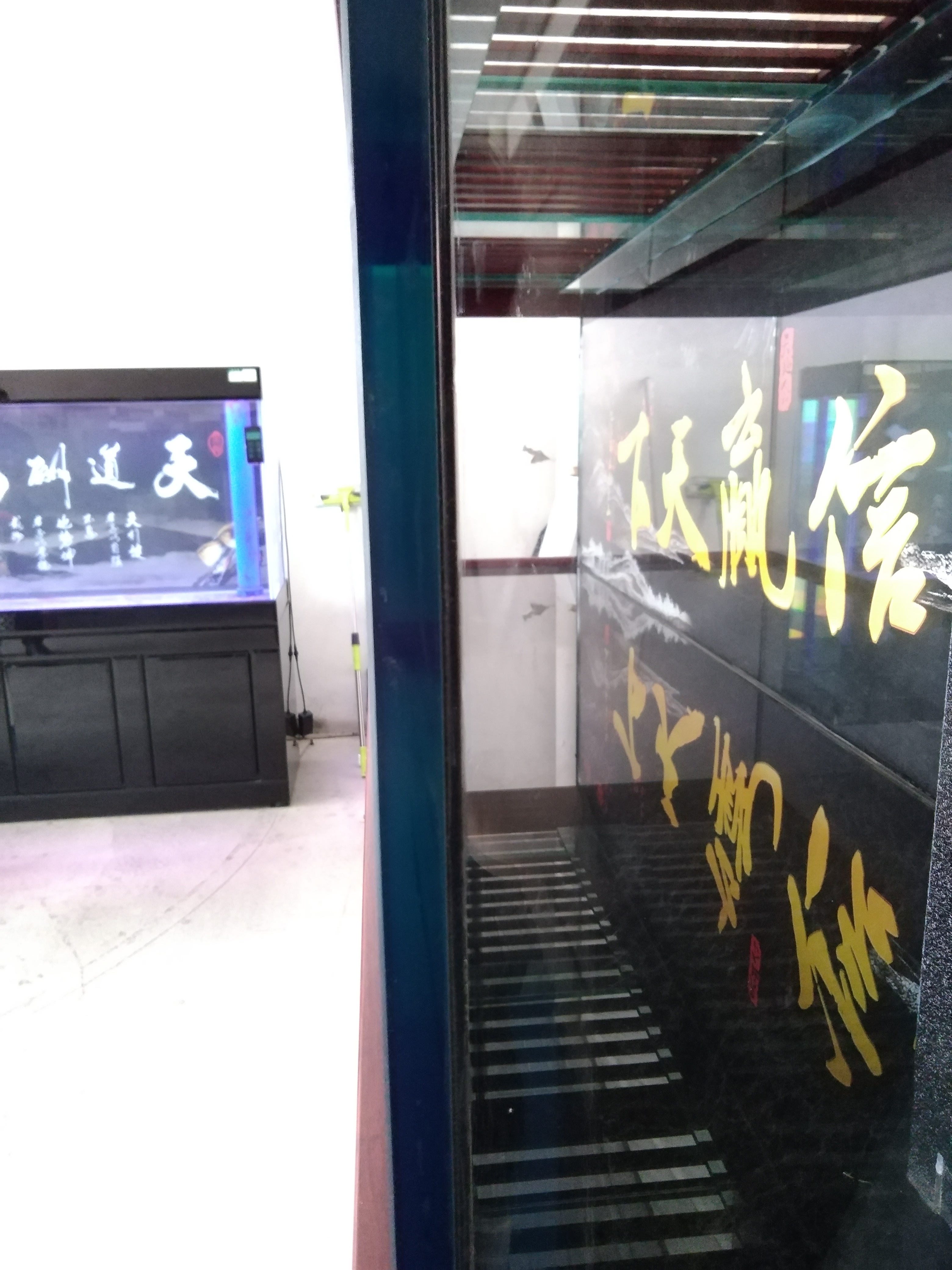 實(shí)木雕刻魚缸 老榆木缸