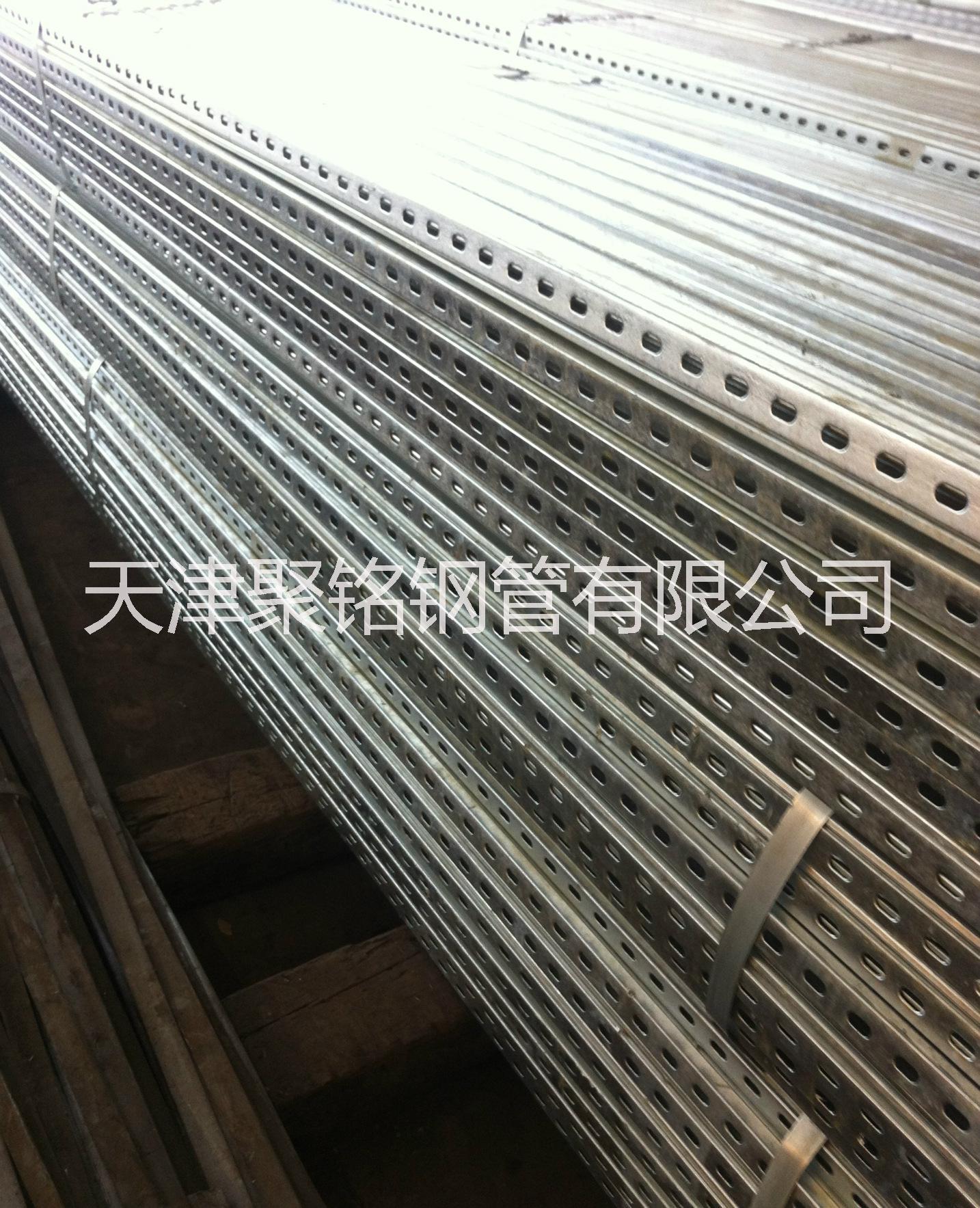 鍍鋅光伏支架廠家；供應銷售地面支架。房屋支架，鍍鋅配件，規(guī)格齊全