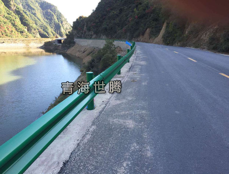 青海波形護(hù)欄板 防撞護(hù)欄 公路護(hù)欄