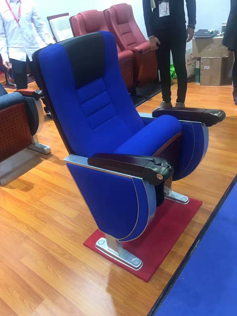 禮堂椅廠家定制禮堂椅廠家定制報(bào)價(jià)禮堂椅廠家定制價(jià)格價(jià)格 禮堂椅廠家訂做 禮堂椅訂做廠家 2017年新款站腳帶旋轉(zhuǎn)禮堂椅