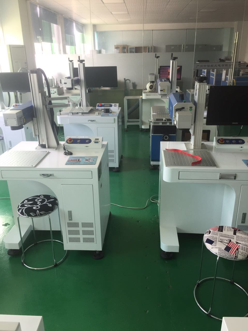 飛行光纖激光打標(biāo)機(jī)  鋁鐵片編號(hào)工廠品牌雕刻   LOGO產(chǎn)品參數(shù)打印