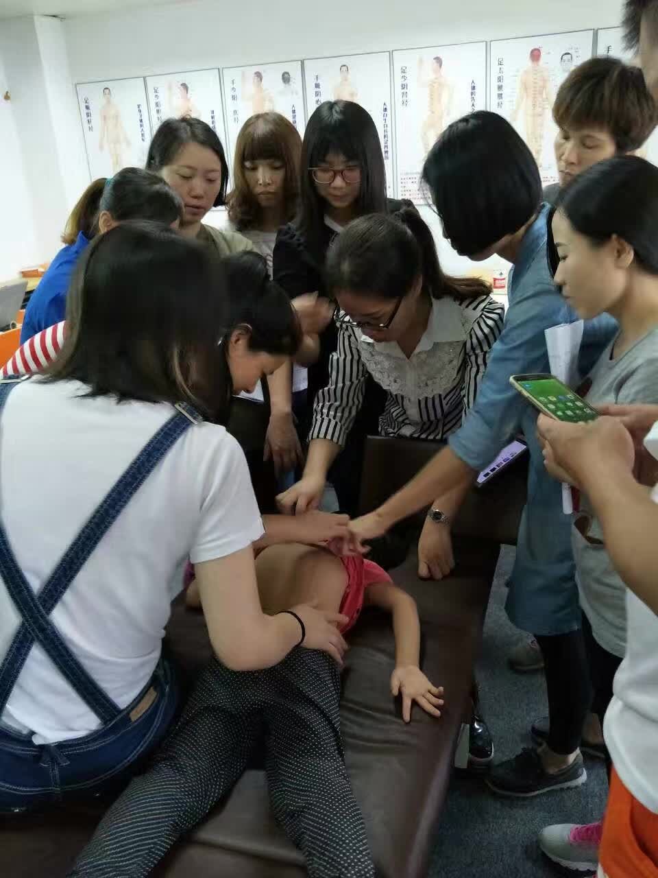 哪里可以學(xué)小兒推拿小兒推拿培訓(xùn)多少錢