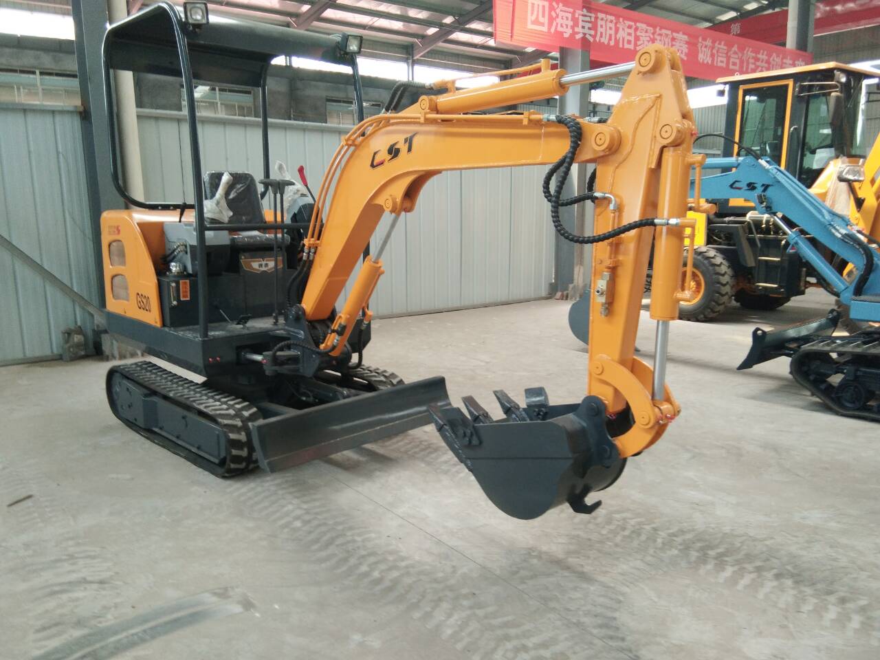 泰安鋼賽農(nóng)用小型挖掘機(jī) 經(jīng)濟(jì)適用的小挖機(jī) 室內(nèi)小挖機(jī) 農(nóng)業(yè)大棚挖掘機(jī)