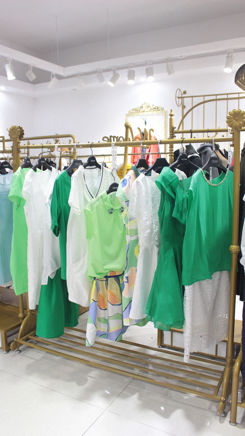 廣州【郁香菲】17時尚夏裝品牌折扣女裝一手貨源庫存專柜分份批發(fā)走份分份 【郁香菲】17時尚尾貨庫存批發(fā)