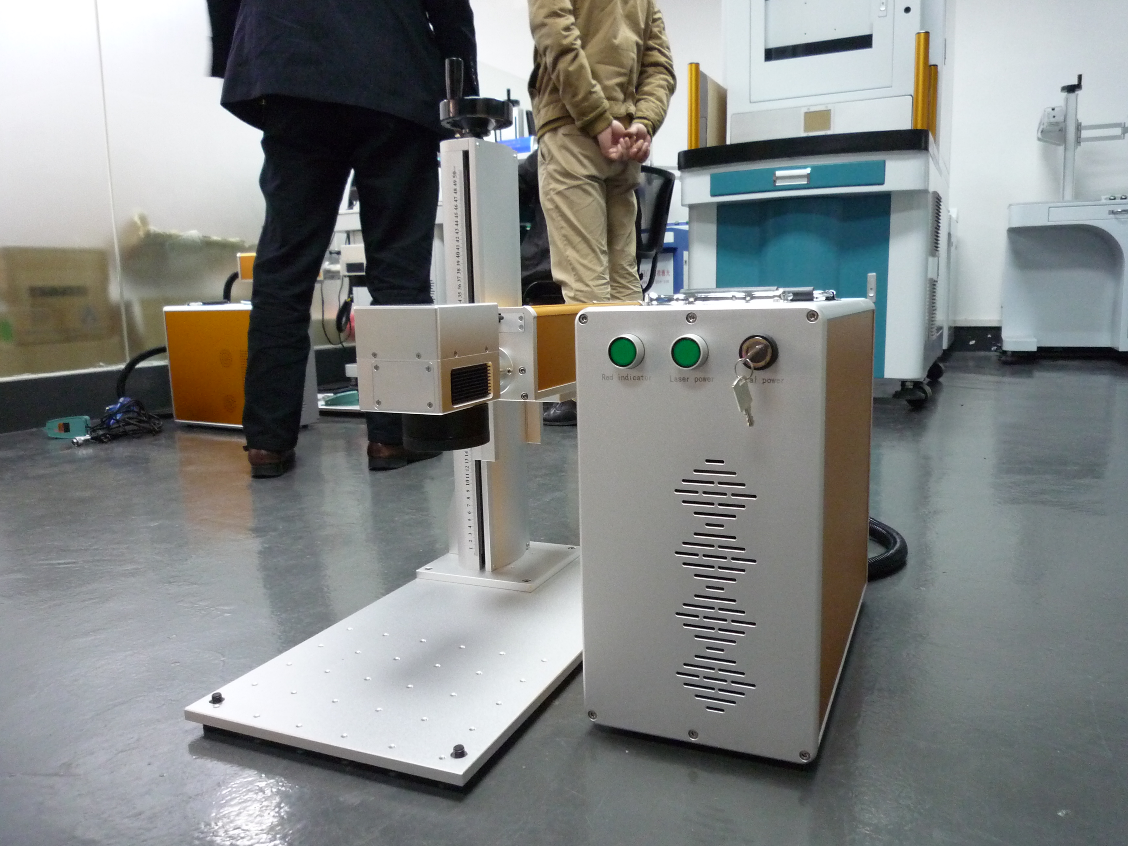 分體式激光打標(biāo)機(jī)  小型激光打標(biāo)機(jī)   激光切割機(jī)   手持式激光打標(biāo)機(jī)