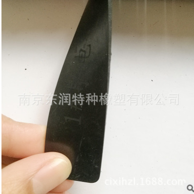 廠(chǎng)家生產(chǎn) 導(dǎo)電橡膠板批發(fā) 廠(chǎng)家直銷(xiāo)導(dǎo)電橡膠板