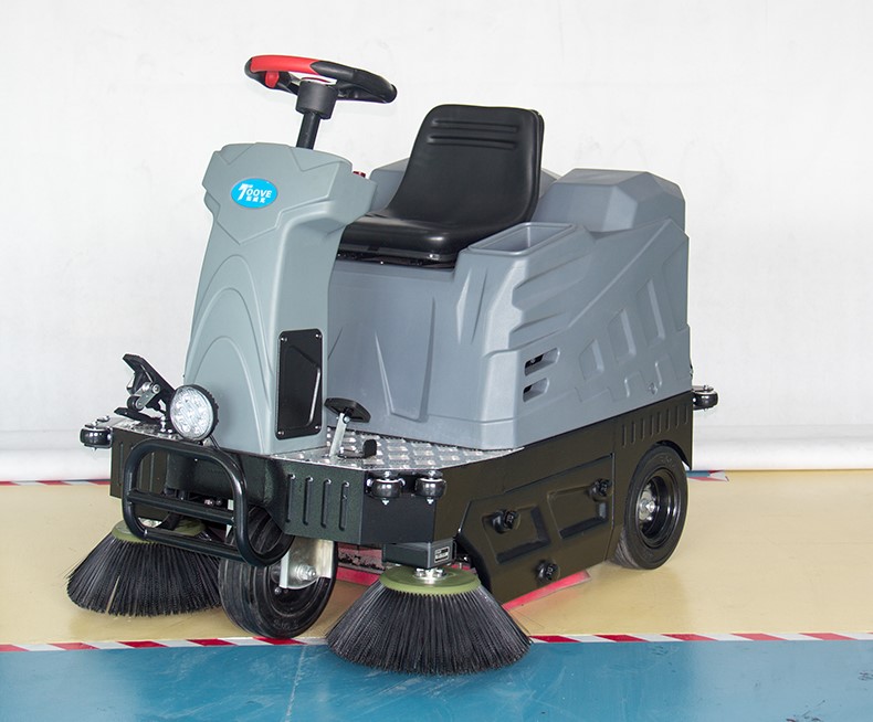 拓威克小型駕駛式掃地機(jī) 工廠車(chē)間用駕駛式掃地機(jī)報(bào)價(jià)