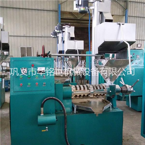 100型螺旋全自動(dòng)花生芝麻榨油機(jī) 多功能冷熱兩用榨油機(jī)設(shè)備