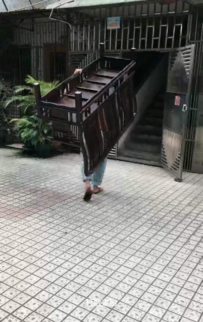 汕頭搬運(yùn)工團(tuán)隊(duì)專業(yè)搬運(yùn)工隨叫隨到，貨車裝卸，家具上樓，搬家搬運(yùn)