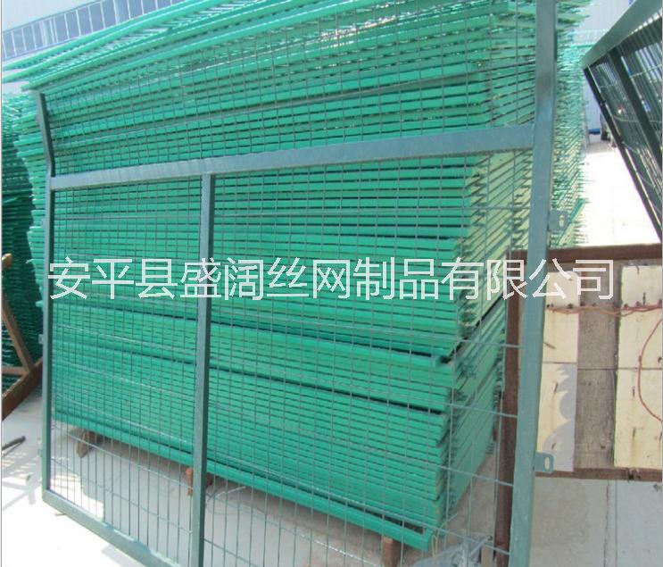 養(yǎng)殖護欄網(wǎng) 道路安全防護 土地圍欄 圍墻 柵欄 道路安全防護網(wǎng)