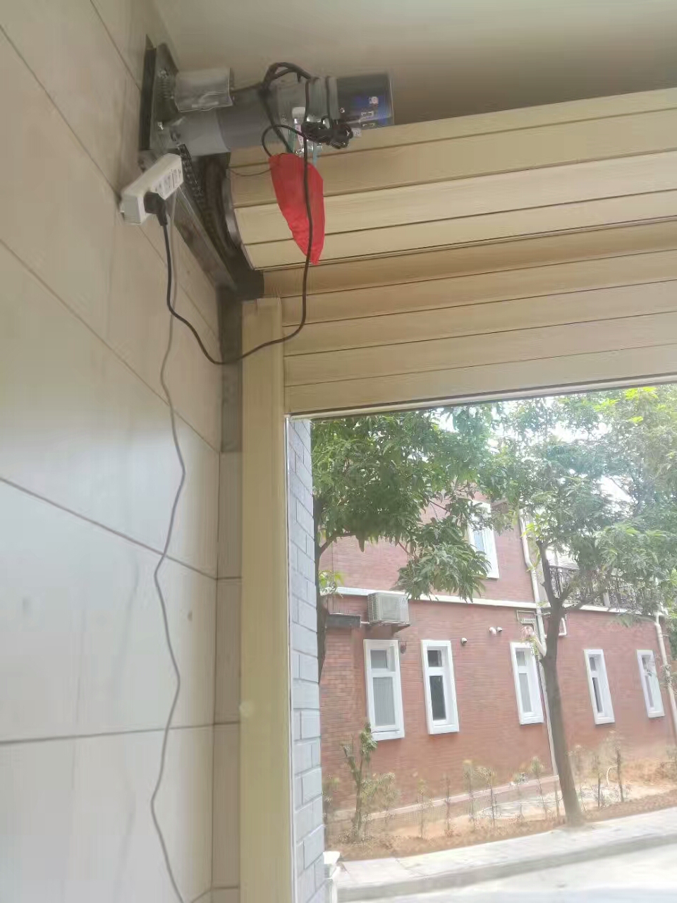 東莞塘廈電動卷閘門窗制品廠 安裝報價、 維修保養(yǎng)