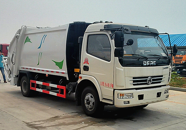 供應(yīng) 東風(fēng)多利卡壓縮垃圾車(chē)