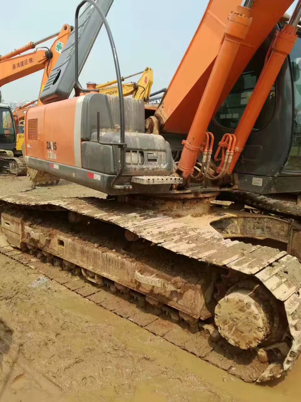 二手挖機(jī) 日立230G*甩甩甩    江蘇二手挖掘機(jī)市場(chǎng)出售