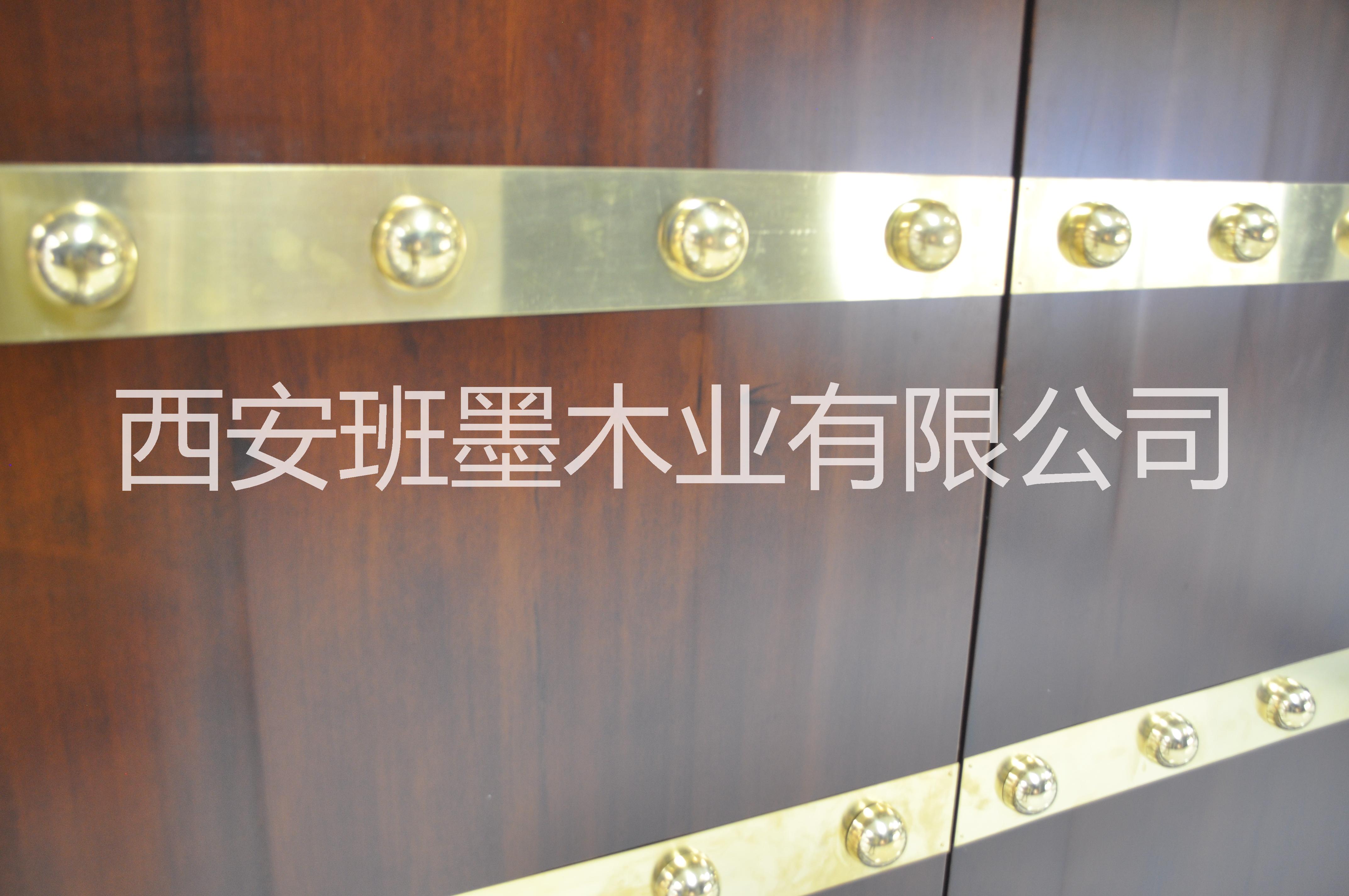 西安實(shí)木大門，實(shí)木泡釘門