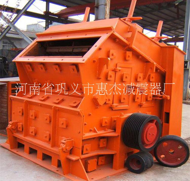 反擊式破碎制砂機(jī)有優(yōu)點(diǎn)也有缺點(diǎn)惠杰重工反擊式破碎制砂機(jī)