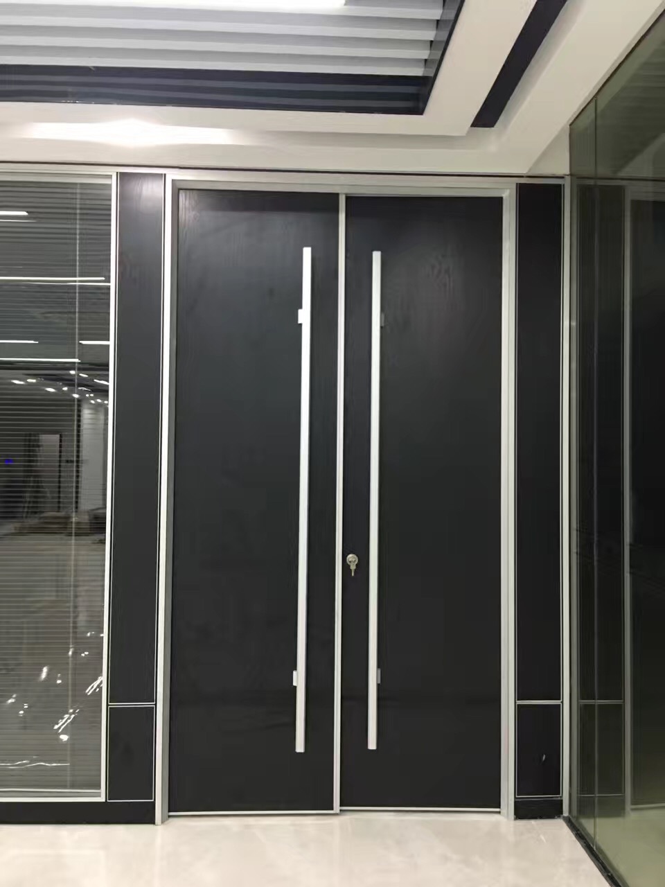 辦公室吊頂鋁方通50*100*0.8 淺灰色現(xiàn)代吊頂 辦公室吊梁