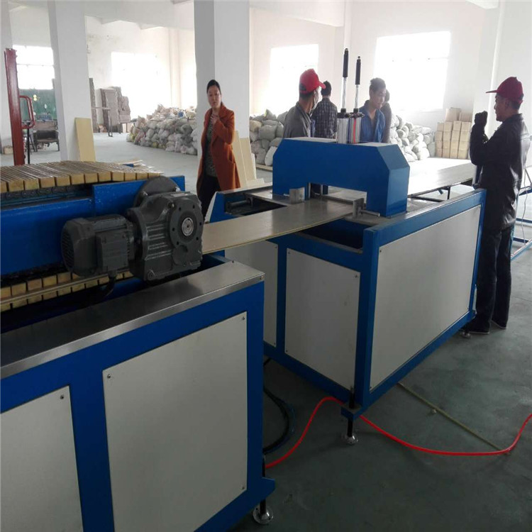 PVC竹木纖維墻板生產(chǎn)線