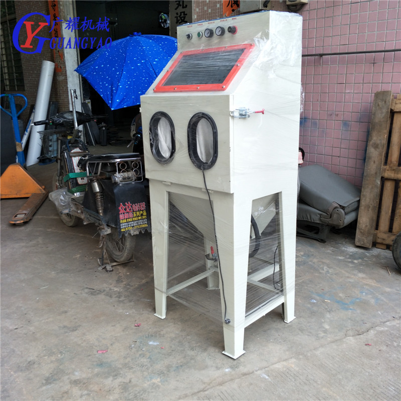 熱銷(xiāo)小型箱式手動(dòng)噴砂機(jī)鋼板鋁板表面除銹五金去氧化皮噴砂機(jī)廠(chǎng)家